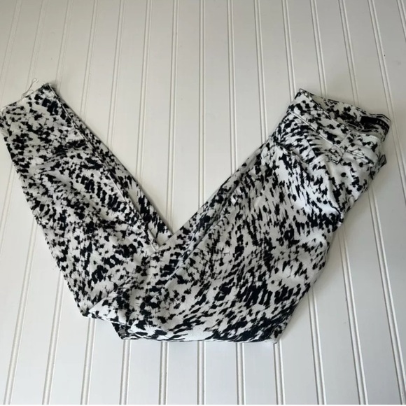 J Brand Super Skinny Printed Jean in Labyrinth Print White / Black size 24   26 - Picture 1 of 4